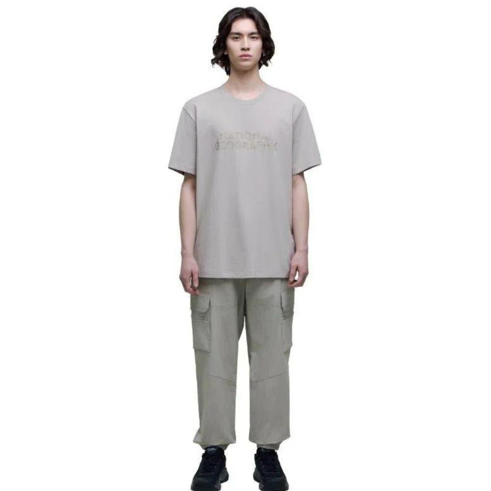 NATIONAL GEOGRAPHIC NEODY BIG LOGO BASIC FIT เสื้อยืดทีเชิ๊ตสำหรับผู้ชายและผู้หญิง - Rev Online