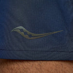 SAUCONY - OUTPACE 3INCH SHORT Men - Rev Online