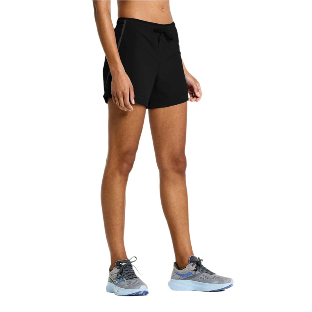 SAUCONY - OUTPACE 5INCH SHORT Women - Rev Online